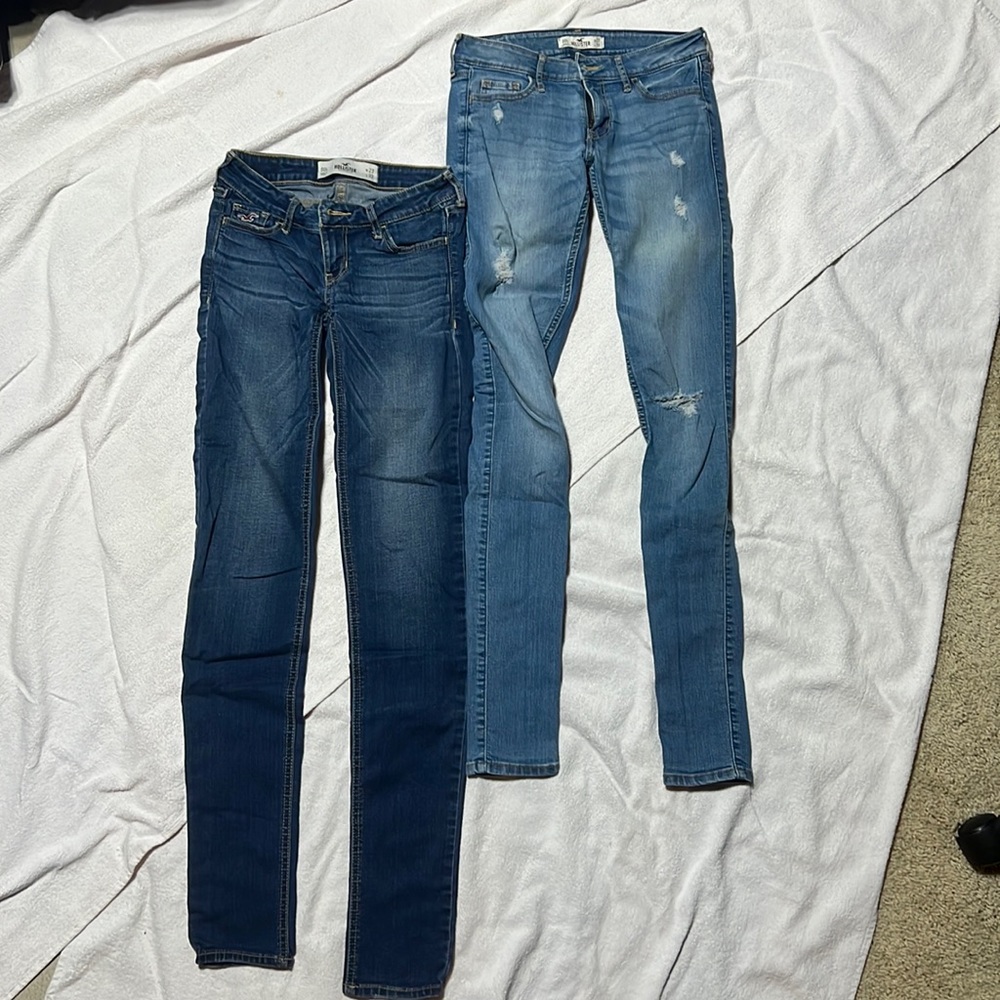 Women's Hollister jeans 2 pairs size 23 waist, 33 length